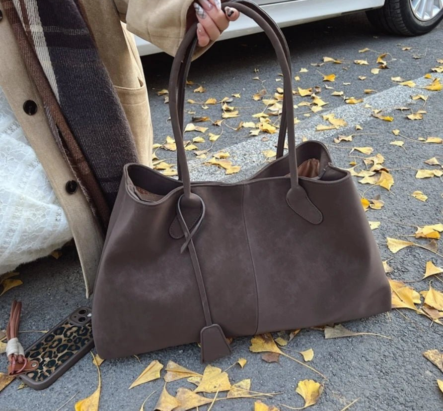 SEAME - Amara - Large Capacity Vegan Suede Handbag for Women in Retro Style Dark Brown